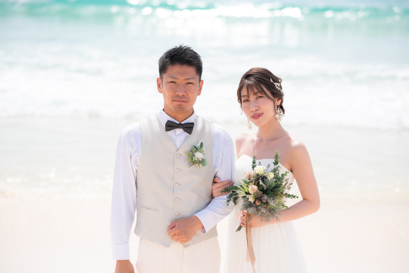 太陽で輝く海面と共に