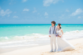 透き通る青と白い世界