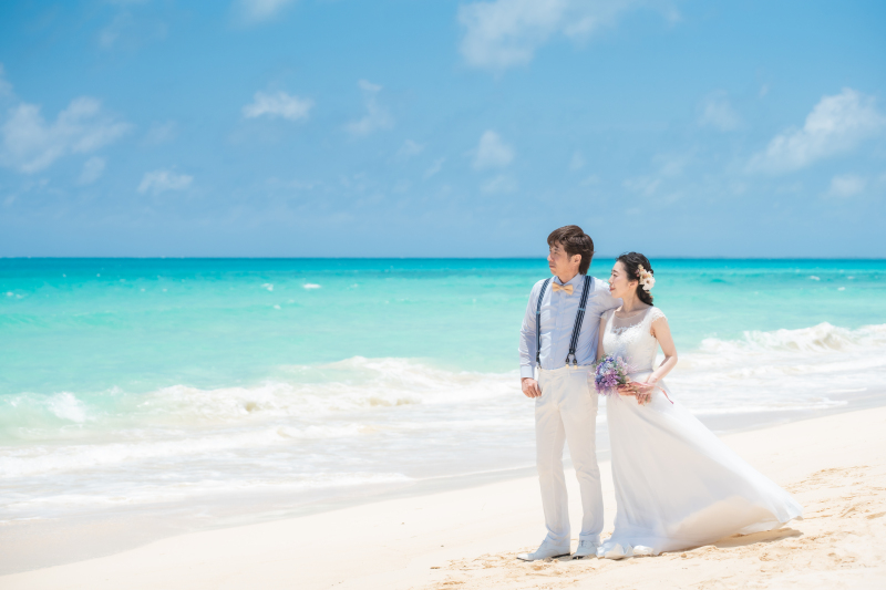 透き通る青と白い世界