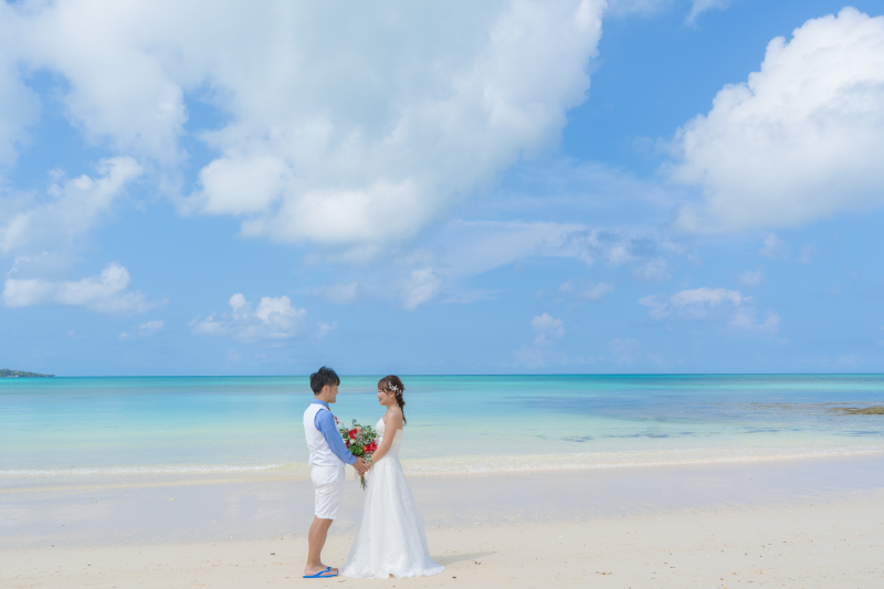 透き通る海と透明感のある空と