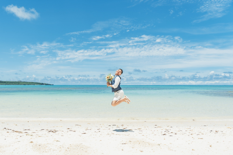 ご新郎様は見事なジャンプを見せてくれる