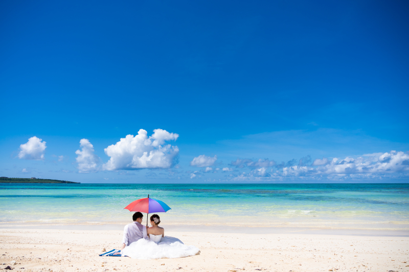 パラソルを差して