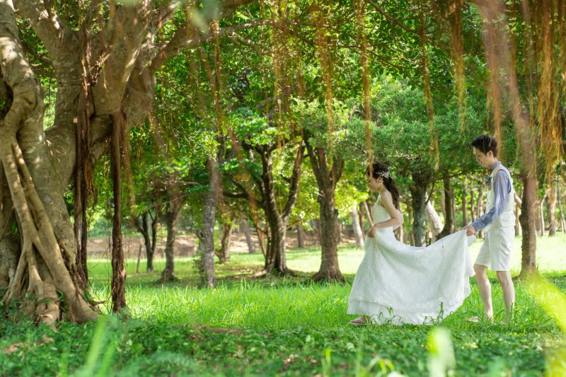 ビーチと大自然に囲まれた可愛さ溢れるウェディングフォト