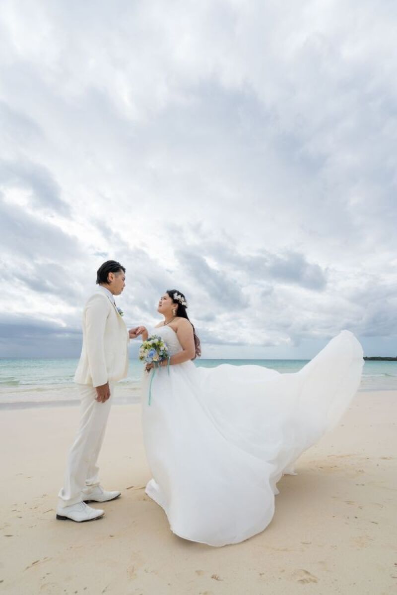 スカートが舞い上がり