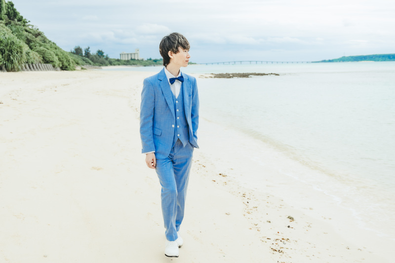 ご新郎様のブルータキシードがとてもカッコいい