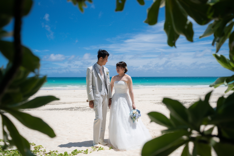 葉っぱのフレームが南国らしい