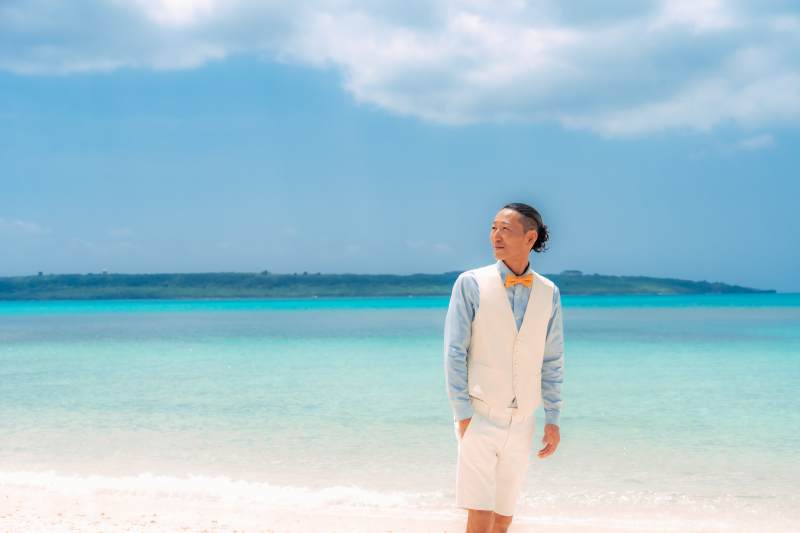 ご新郎様の明るいカラーのコーディネート