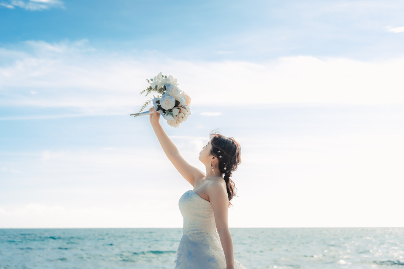 ご新婦様の美しいウェディングドレス姿