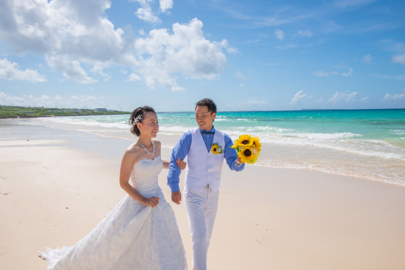 眩しい日差しの中