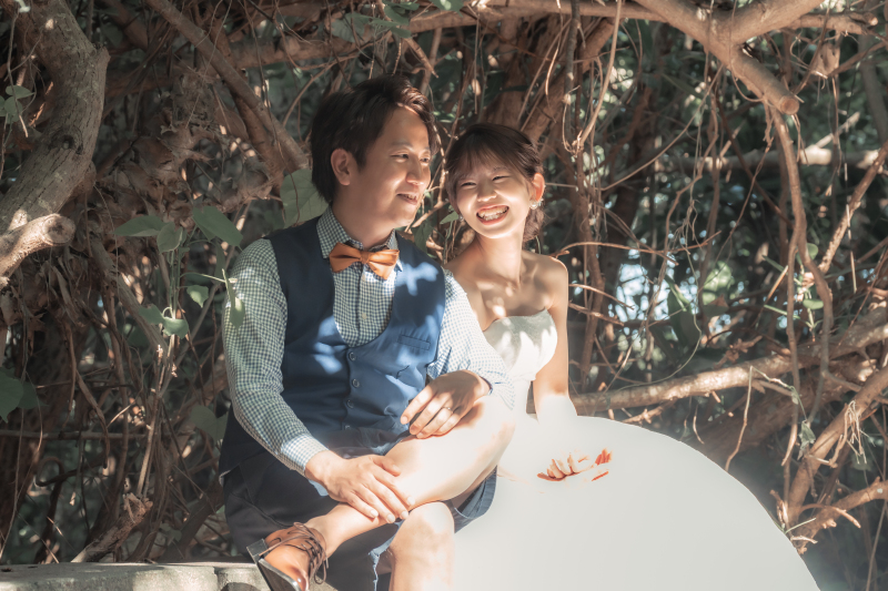 木漏れ日が優しくおふたりを温め照らしてくれる