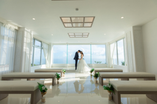 純白のチャペルと碧い海*:.。.:*