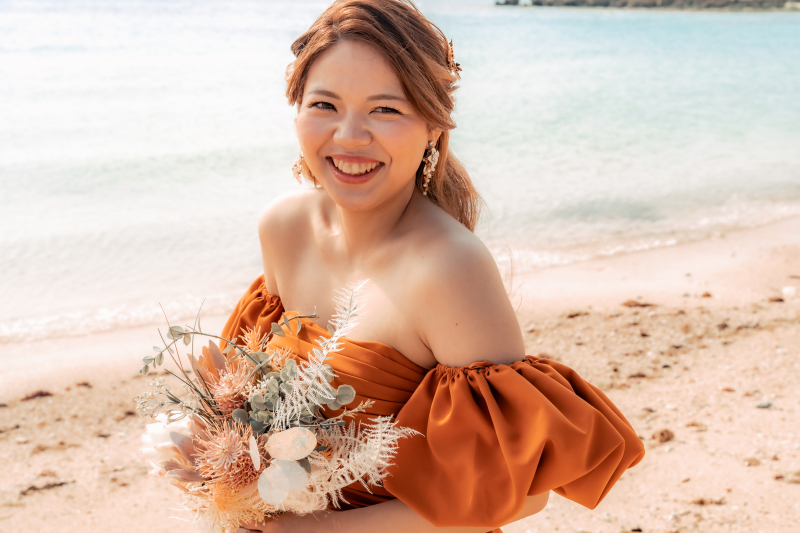 ご新婦様の眩しい笑顔と可愛いコーディネート