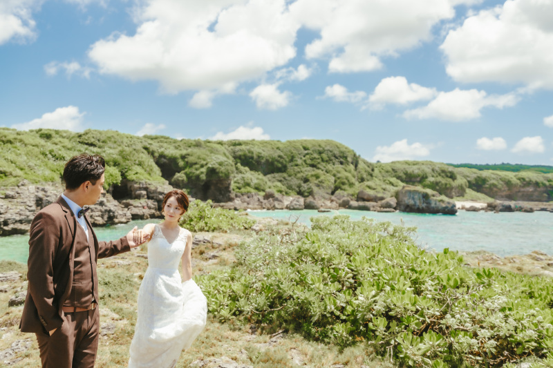 ご新郎様にはご新婦様の手をとっていただき