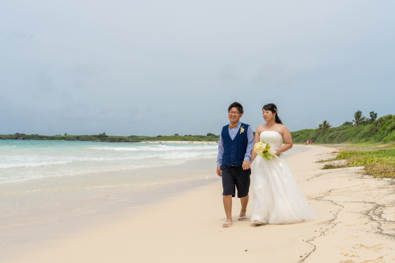 遠くを見つめながら