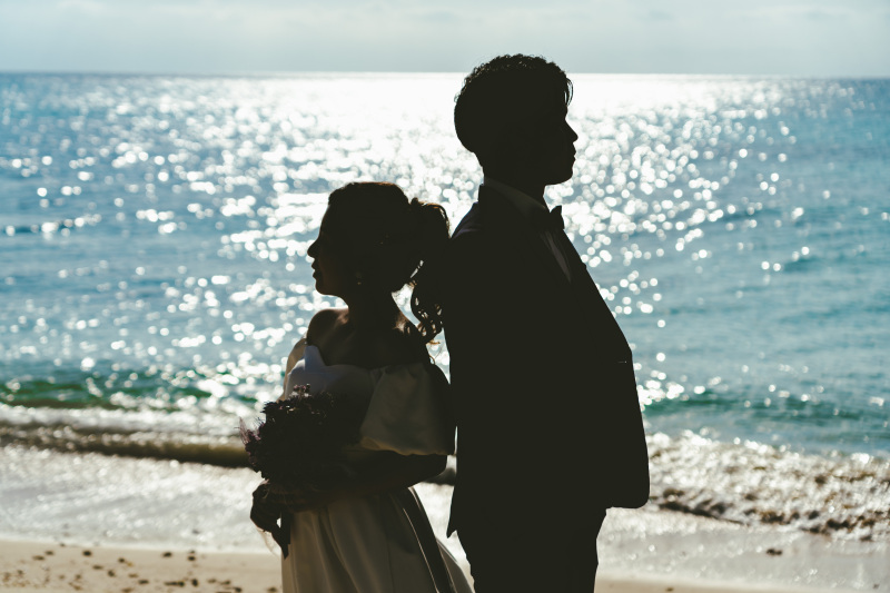 背中を合わせて シルエットショットがクール