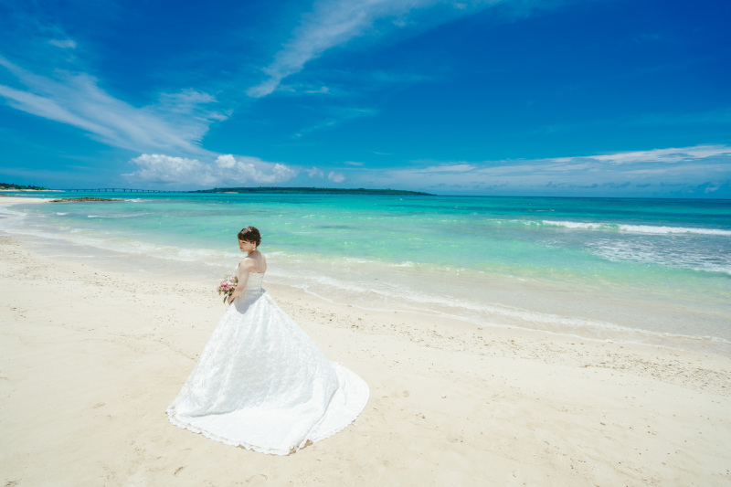 ご新婦様の美しいウェディングドレス姿