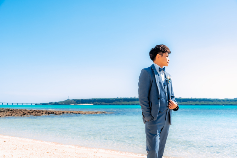 ご新郎様のブルーのタキシードもカッコいい