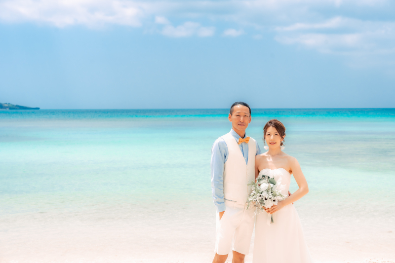 澄み切った青空の下 スタートを迎えたウェディング