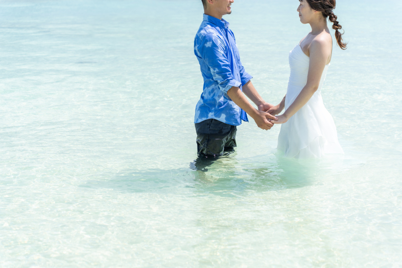 青空の下、ふたりで海の中へ