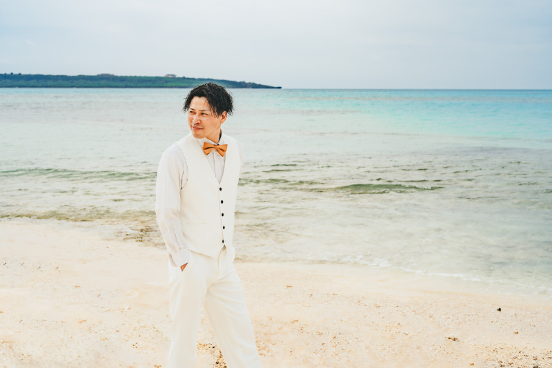 ご新郎様も合わせたホワイトカラーのスタイル