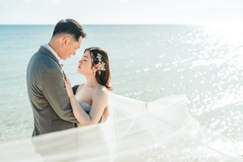 ベールがふんわりと風にのって舞う美しい1枚