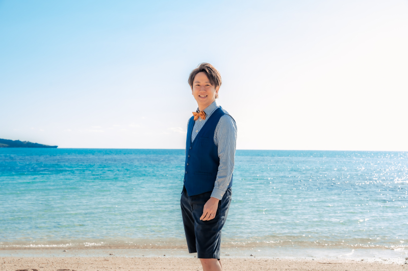 ご新郎様は涼しげなハーフパンツスタイルで