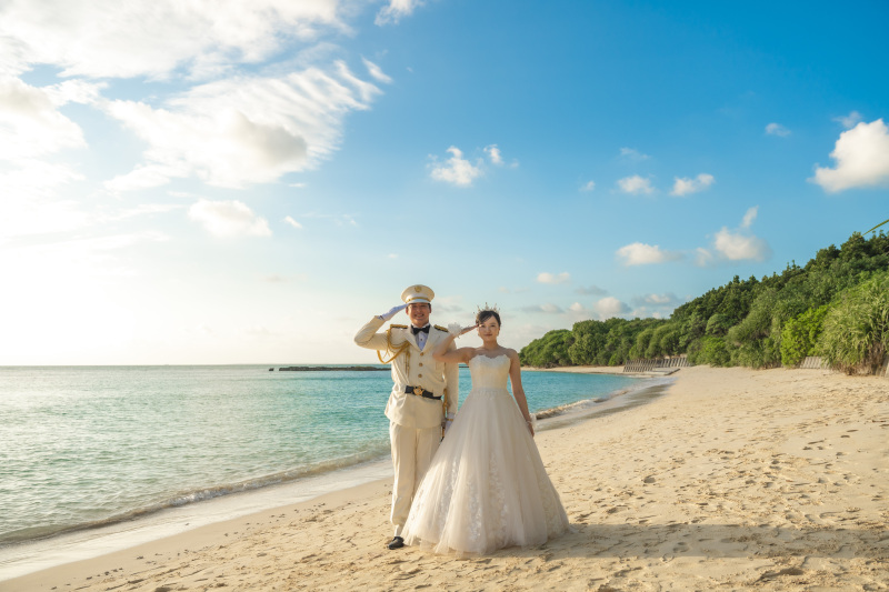 息ぴったりの敬礼ポージングもぜひご一緒に