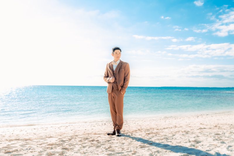 ご新郎様の落ち着いたタキシードコーディネート