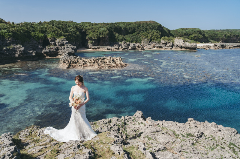 ご新婦様のウェディングドレスラインが美しい