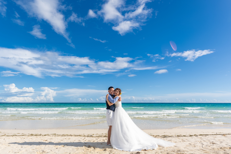 ぎゅっと抱き合う姿