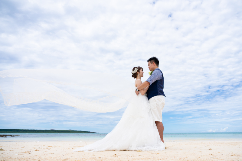 ロングベールをなびかせて