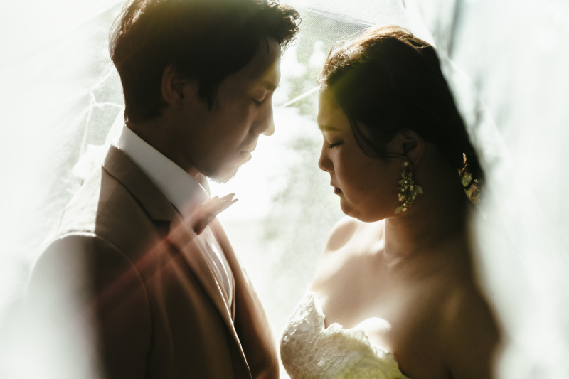 幻想的な光に包まれながらそっと瞳を閉じる