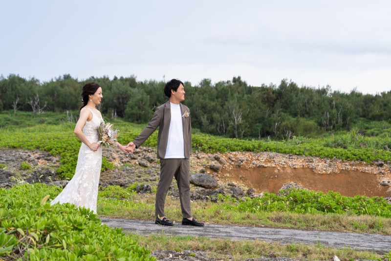 場所は変わり　自然に囲まれた岩場へ