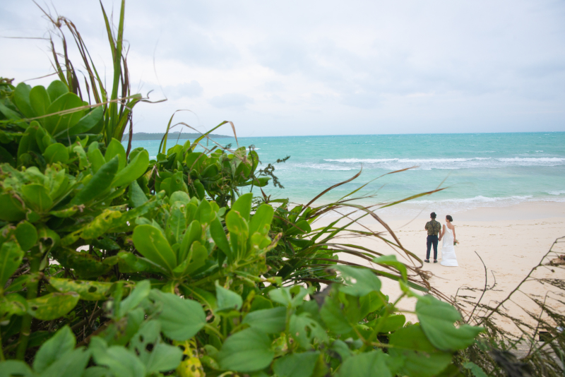 グリーンとビーチと新郎新婦様