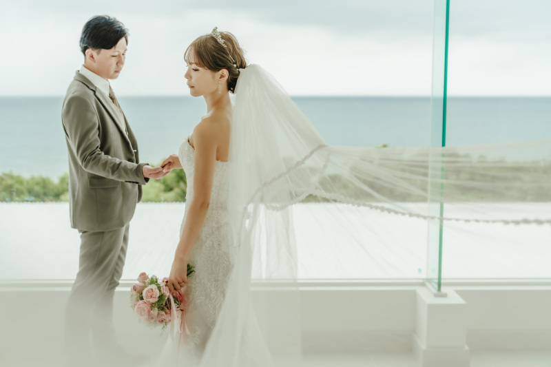 チャペルとの相性がとても良いベールをつけて