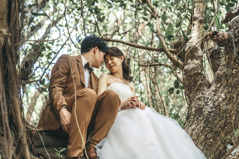 自然のグリーンがもたらす温かみがおふたりを包む