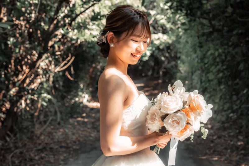 ご新婦様の美しく清楚な印象のコーディネート