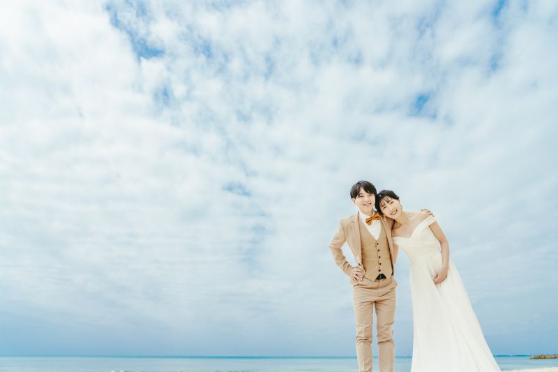 広い空には鱗状の雲が流れていく