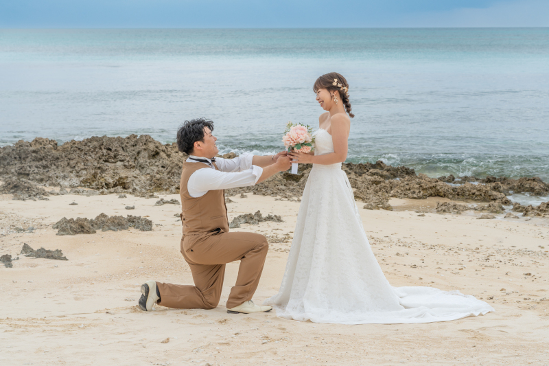 いよいと到着した宮古ブルーが映えるビーチへと