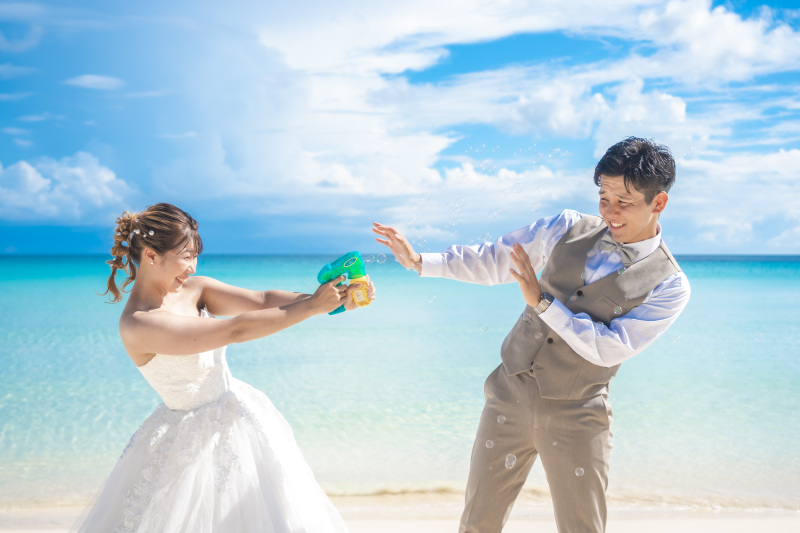 ◆◇宮古ブルーの海とともに◇◆沖縄といえばビーチ撮影ですが、特に宮古島の海は「宮古ブルー」と称されるほどエメラルドグリーンで鮮やかで美しいことで有名です。同じビーチ写真でも、宮古島でしか撮れない1枚