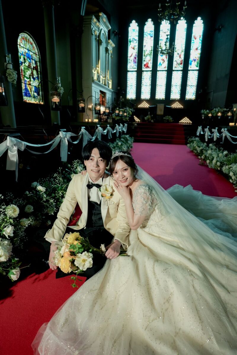 赤いバージンロードを贅沢に使用して