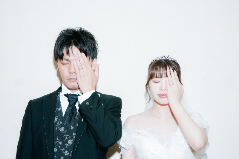 シンプルな背景でおふたりらしく