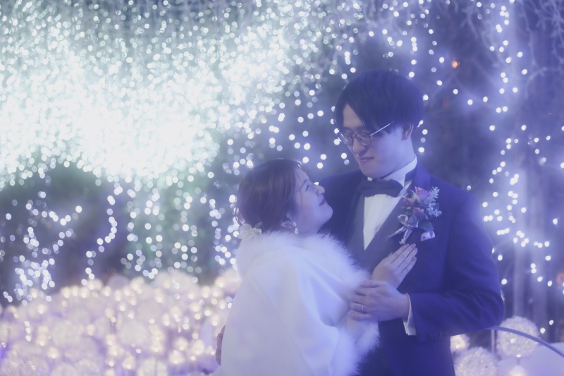 ライトの中で幻想的なイルミネーション