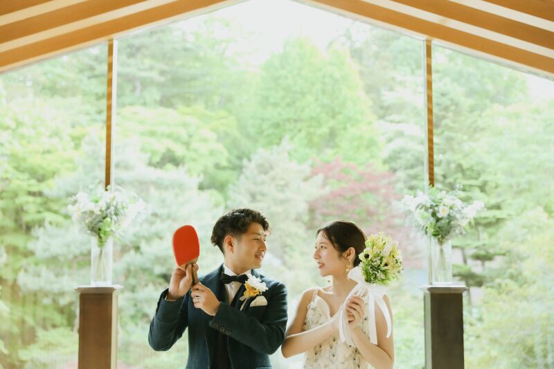 日が差し込む式の教会で