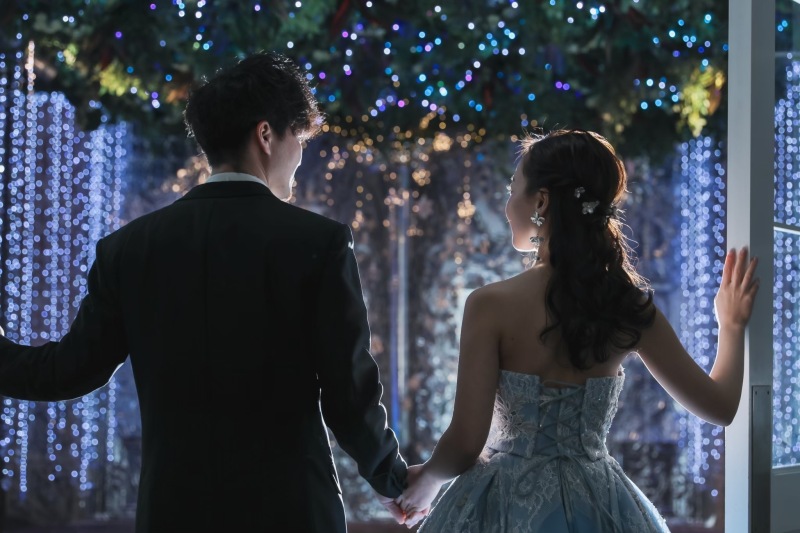 扉の前から撮影スタート!