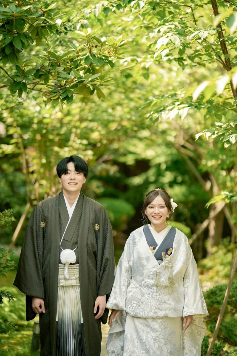 新緑に彩られた庭園で