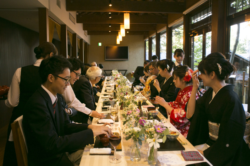 【フォト+エルムガーデン会食セットプラン】洋装1和装1着ロケーションプラン/エルムガーデンでの家族会食(6名分)