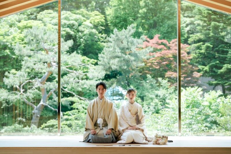 【プレミアムフォト会食付きプラン】洋装1着和装1着ロケーションプラン/エルムガーデンでの家族会食(6名分)