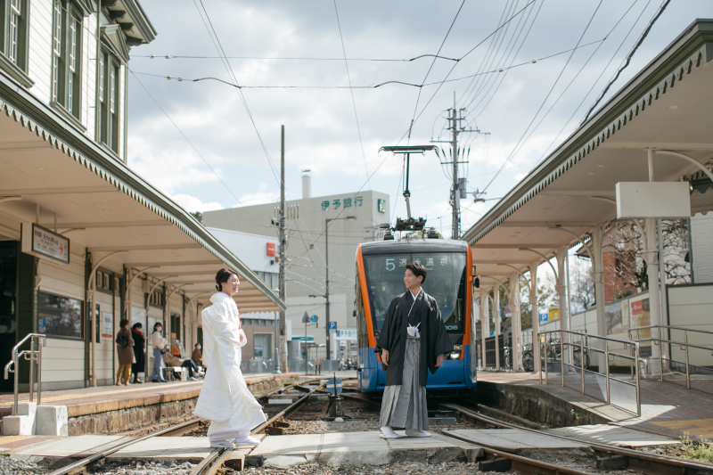 駅にて