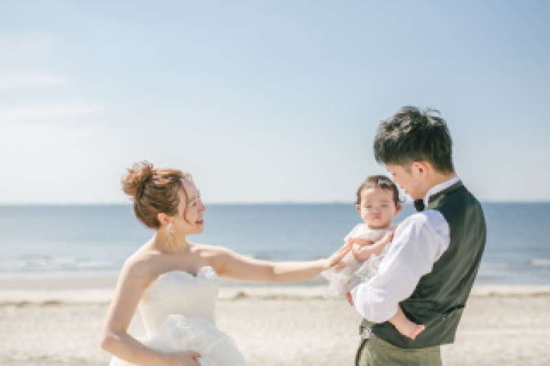 【家族と一緒に撮影】ロケーションフォト（洋装1着＋新婦ヘアメイク＋全データ）